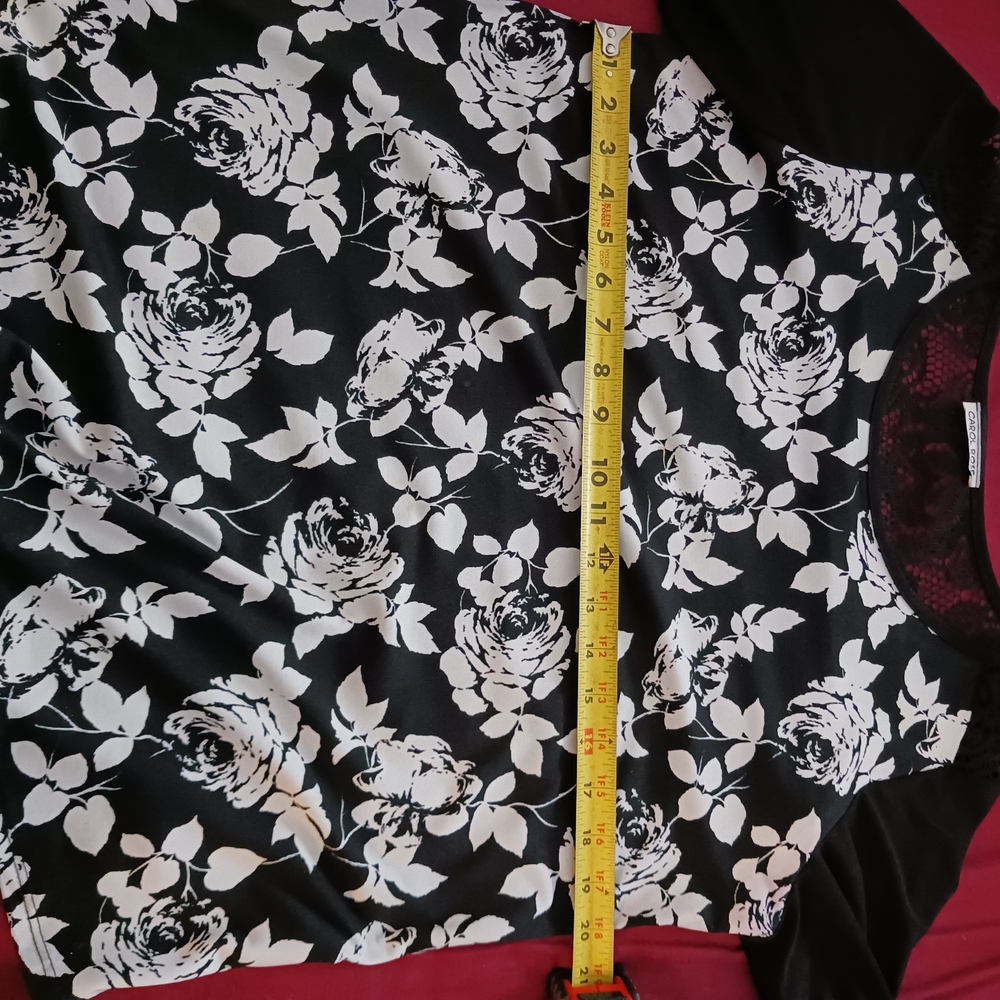 Carol Rose Black and White Floral Blouse - Picture 7 of 9